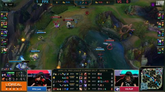 我在斗鱼看英雄联盟赛事直播英雄联盟