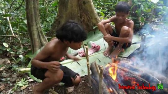 【荒野熊孩】为了香辣的烤猪排险些弄翻友谊小船！