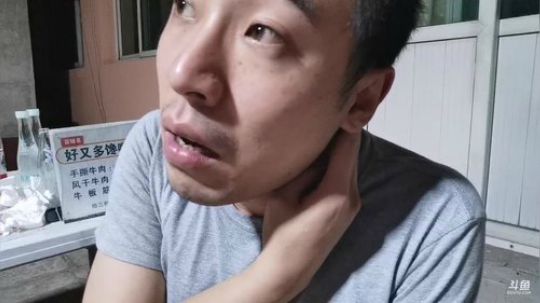 弹琴的兄弟可以