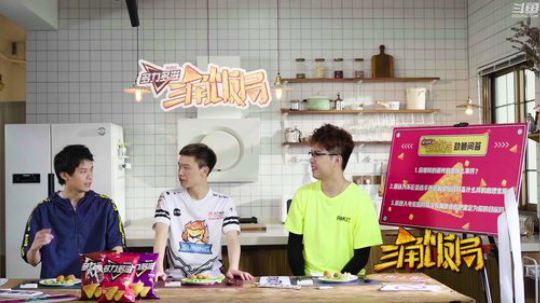 黑板君爱喝酸奶发布了一个斗鱼视频2019-07-17