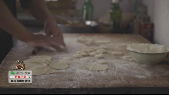 我在斗鱼看野食小哥直播美食