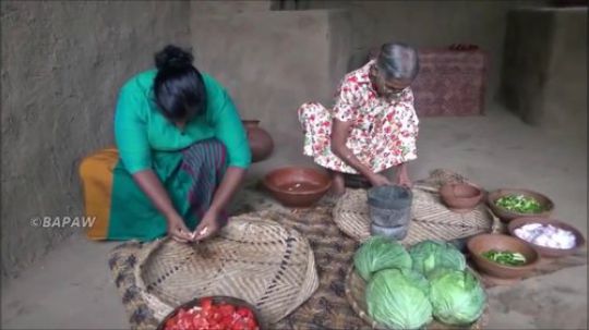 印度老奶奶和女儿的乡村生活——卷心菜食谱