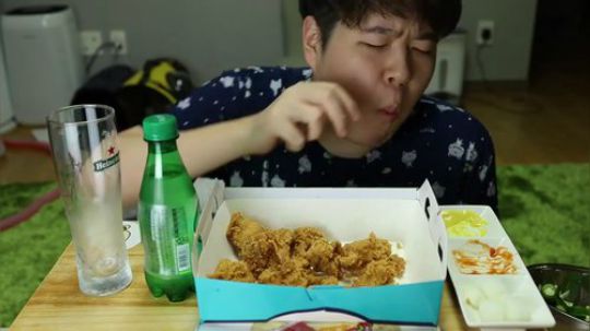 【韩国吃播】逗哥香酥炸鸡+萝卜+青椒