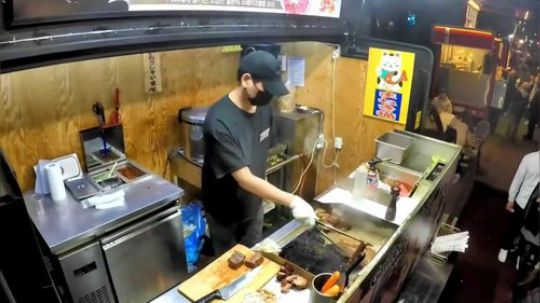 【火焰山牛排】首尔街头的喷火牛排 也有猪排