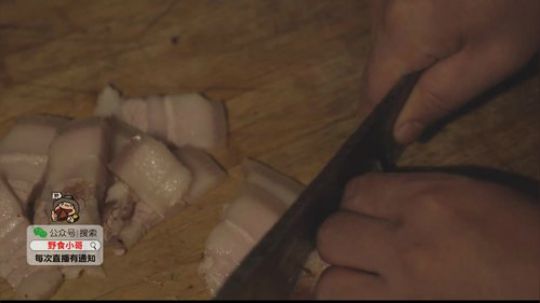 我在斗鱼看野食小哥直播美食