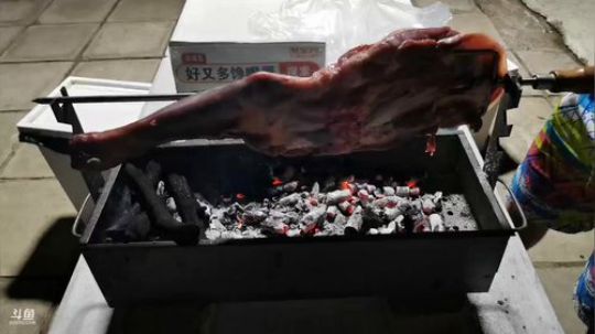 大羊腿烤上得劲儿