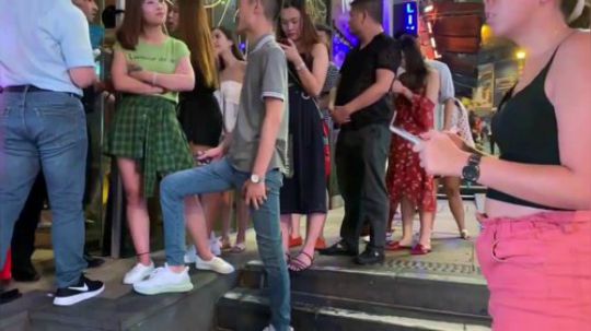 【香港街头一览】走走晚上11点的兰桂坊酒吧街附近 夜生活