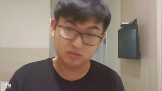 我在斗鱼看火力堂主直播户外