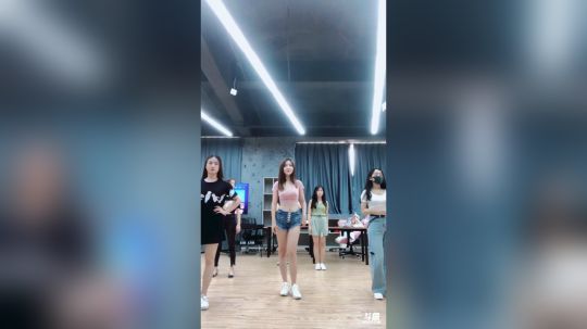 我在斗鱼看菁菁Krystal直播颜值