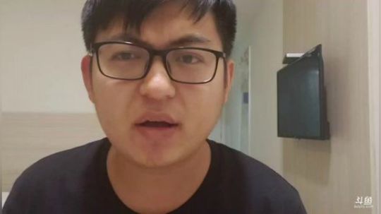 我在斗鱼看火力堂主直播户外