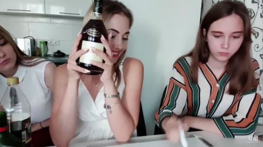 俄罗斯美女，止若，哦俩==== 2019-07-21 19点场