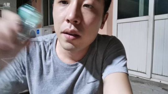 一生守护铁公鸡发布了一个斗鱼视频2019-07-24