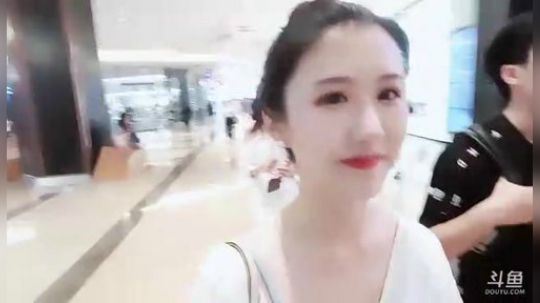 花街灯如昼zz发布了一个斗鱼视频2019-07-24