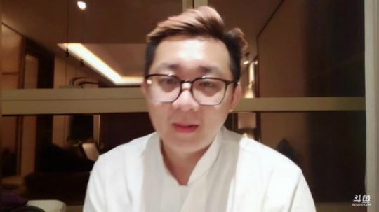 我在斗鱼看小鱼小鱼吃虾米直播户外