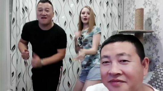教六位俄罗斯美女包饺子 2019-07-27 00点场