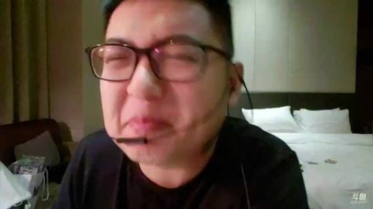 我在斗鱼看火力堂主直播户外