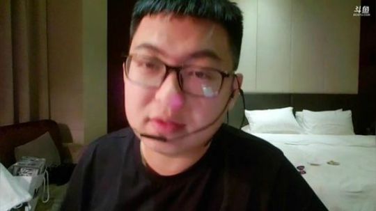 我在斗鱼看火力堂主直播户外