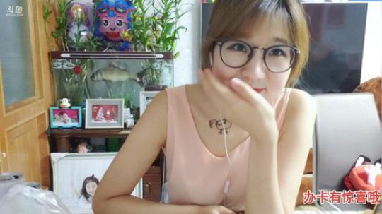 我在斗鱼看最强王者璐直播美食