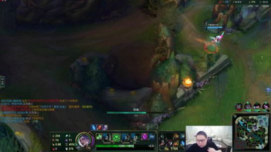 我在斗鱼看即将拥有人鱼线的PDD直播英雄联盟