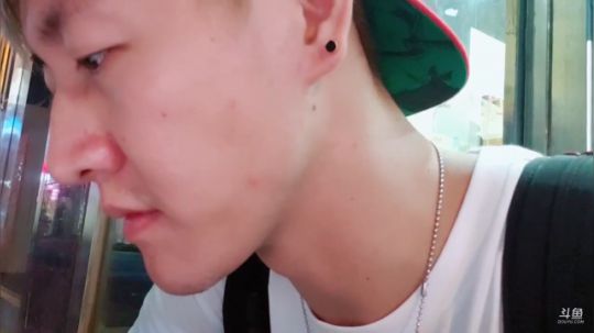 HHHISHHH发布了一个斗鱼视频2019-07-29