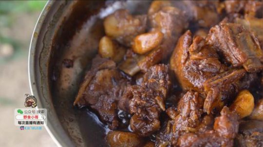 我在斗鱼看野食小哥直播美食