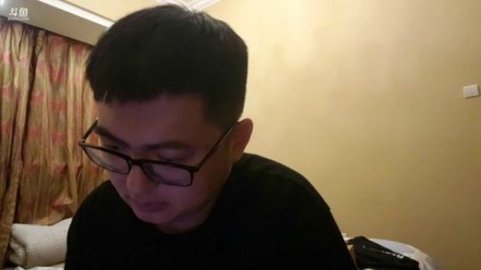 我在斗鱼看火力堂主直播户外