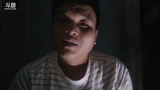 我在斗鱼看乡嘎嘎儿的男人直播美食