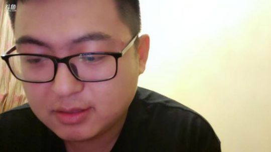 我在斗鱼看火力堂主直播户外