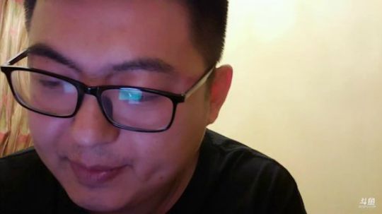 我在斗鱼看火力堂主直播户外