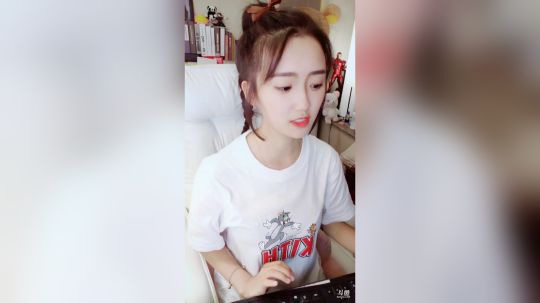 登月团丶离去发布了一个斗鱼视频2019-08-02