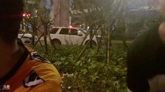 我在斗鱼看火力堂主直播户外