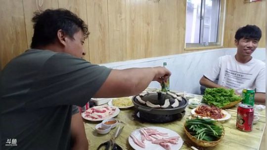 老金烤肉走起。