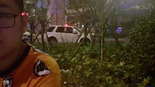 我在斗鱼看火力堂主直播户外