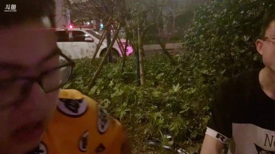 我在斗鱼看火力堂主直播户外