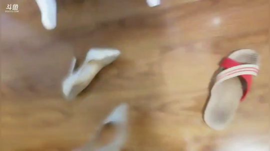 菜菜的瓜皮帽发布了一个斗鱼视频2019-08-04