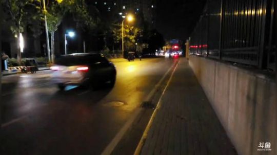 我在斗鱼看火力堂主直播户外