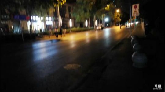 我在斗鱼看火力堂主直播户外
