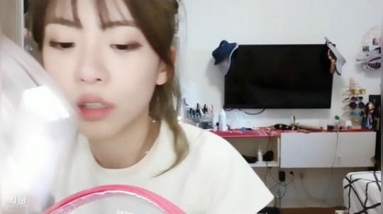 菜菜的瓜皮帽发布了一个斗鱼视频2019-08-04