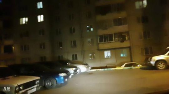 带美女感受异国风情。 2019-08-02 23点场