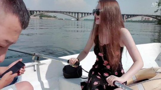 带俄罗斯美女继续嗨。 2019-08-04 14点场