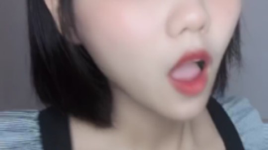 欣儿是小脑斧发布了一个斗鱼视频2019-08-06