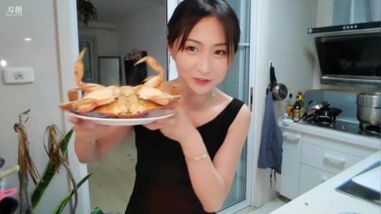 我在斗鱼看刘灶灶直播户外
