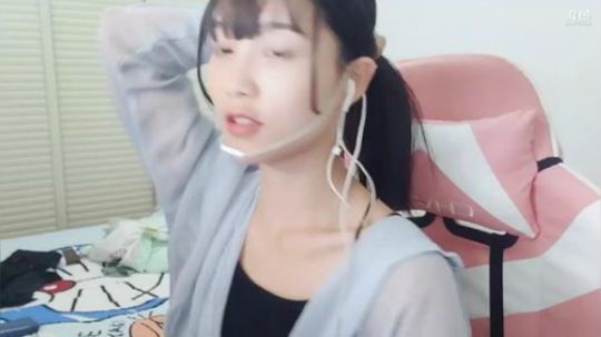 肖淑洁生命中的光和盐发布了一个斗鱼视频2019-08-07