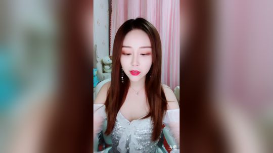 我在斗鱼看菁菁Krystal直播颜值