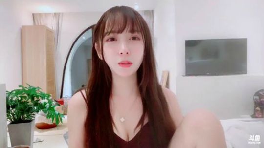 火轮星丶瓜小皮发布了一个斗鱼视频2019-08-06