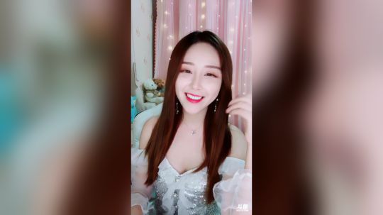 我在斗鱼看菁菁Krystal直播颜值