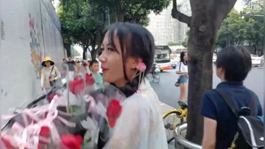 七夕化身织女来卖花啦 2019-08-07 18点场
