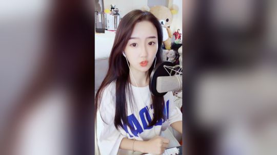 登月团丶离去发布了一个斗鱼视频2019-08-08