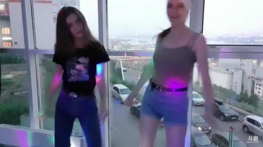 愿有情人终成眷属，节日快乐！美女陪大家过 2019-08-07 21点场