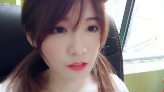 顾影无如白发何丶发布了一个斗鱼视频2019-08-08